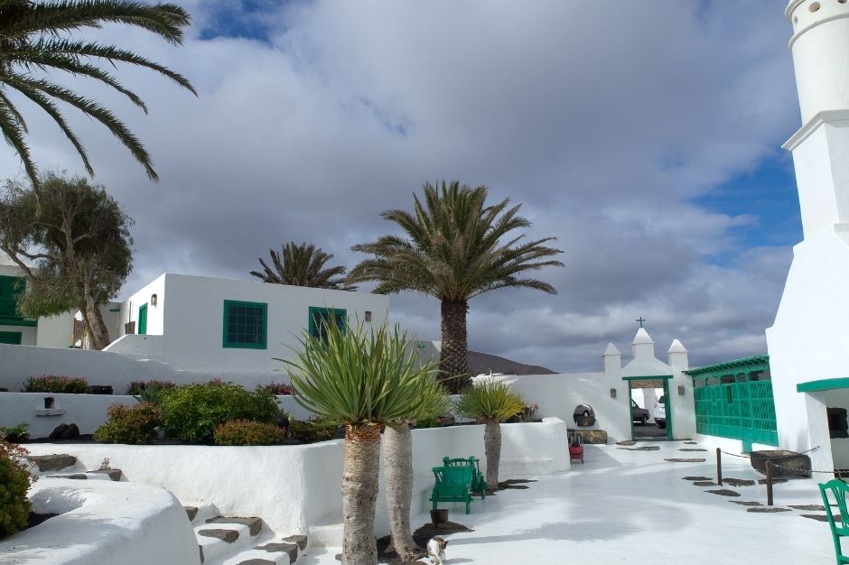 whitewashed lanzarote buildings